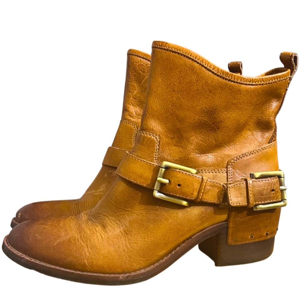 Donald Pliner Wade leather buckle zip booties Size 7 1/2 in good condition!!